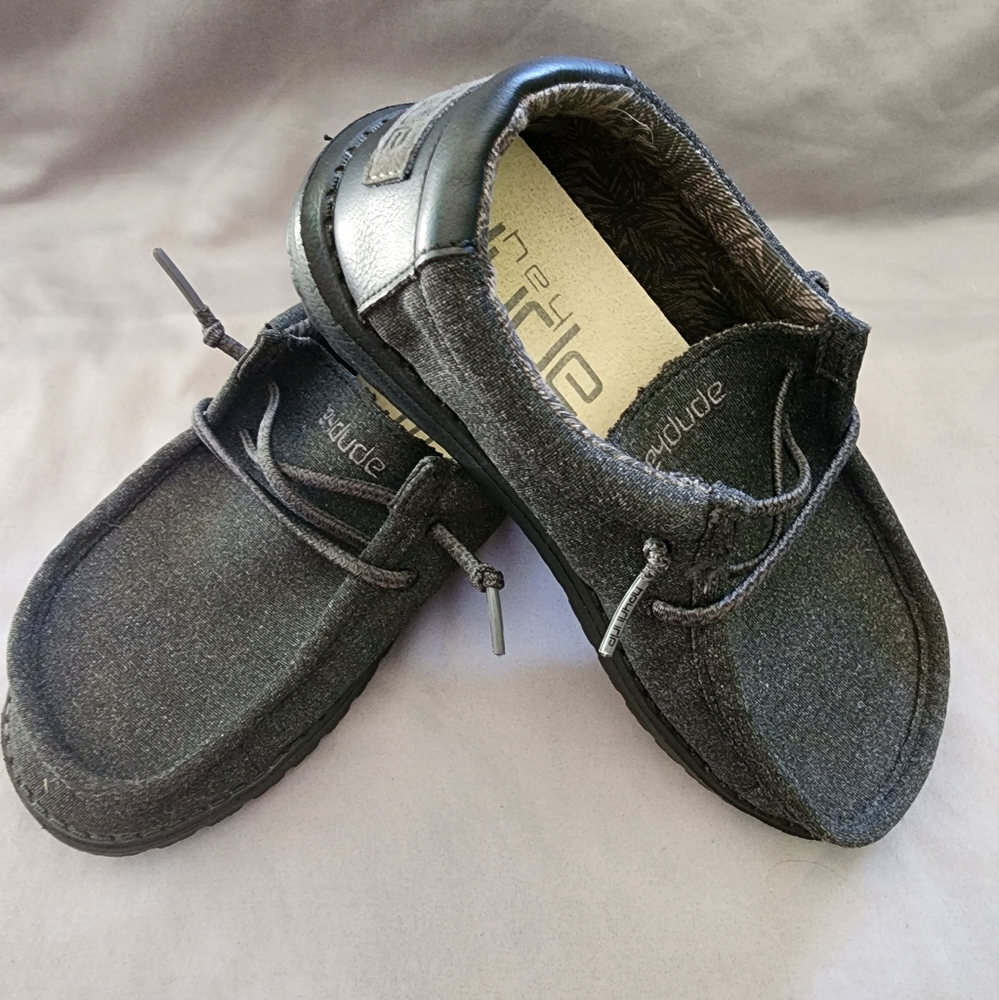 Kids Size 1 Hey Dudes
